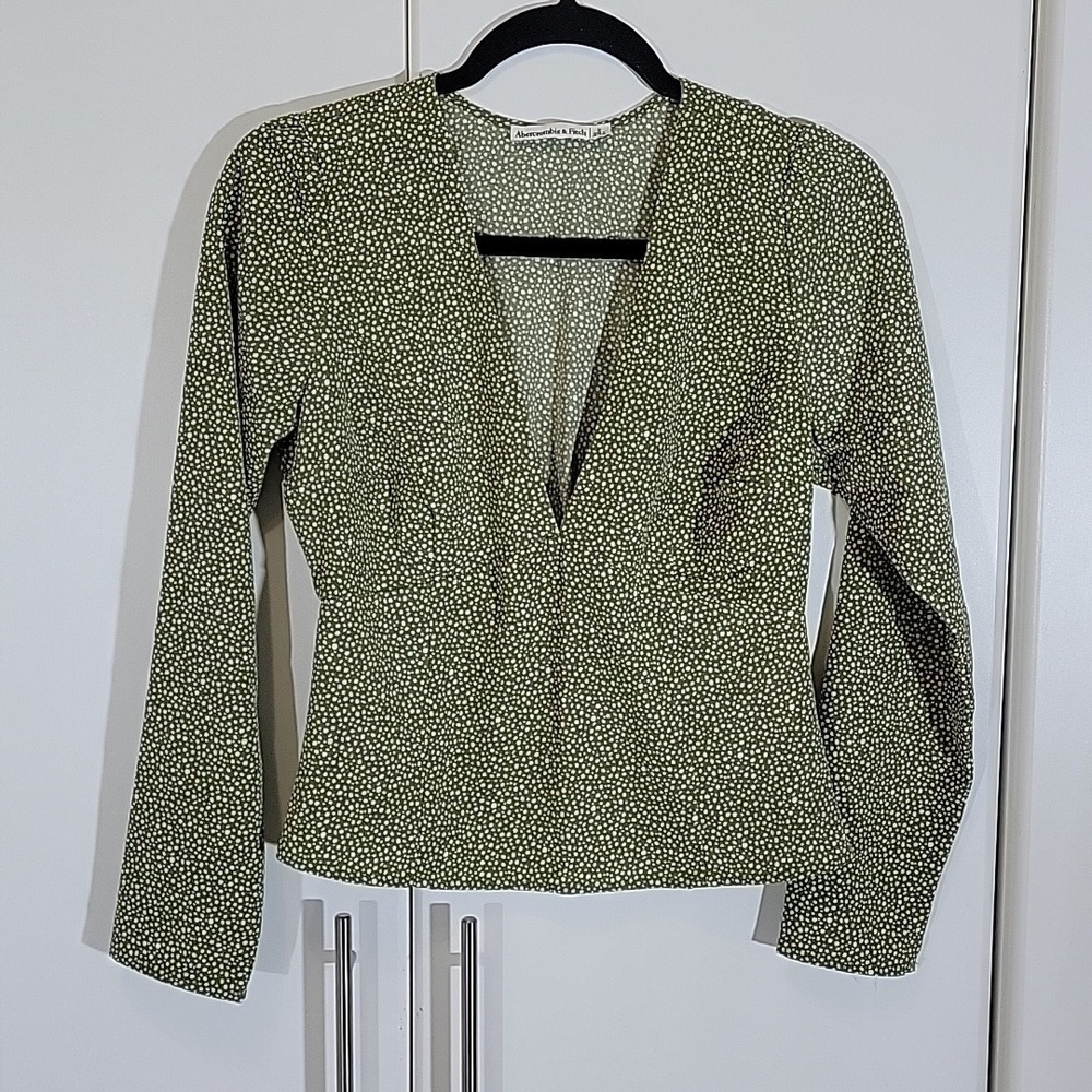 Abercrombie & Fitch green and white polka dot long sleeve | Size Small